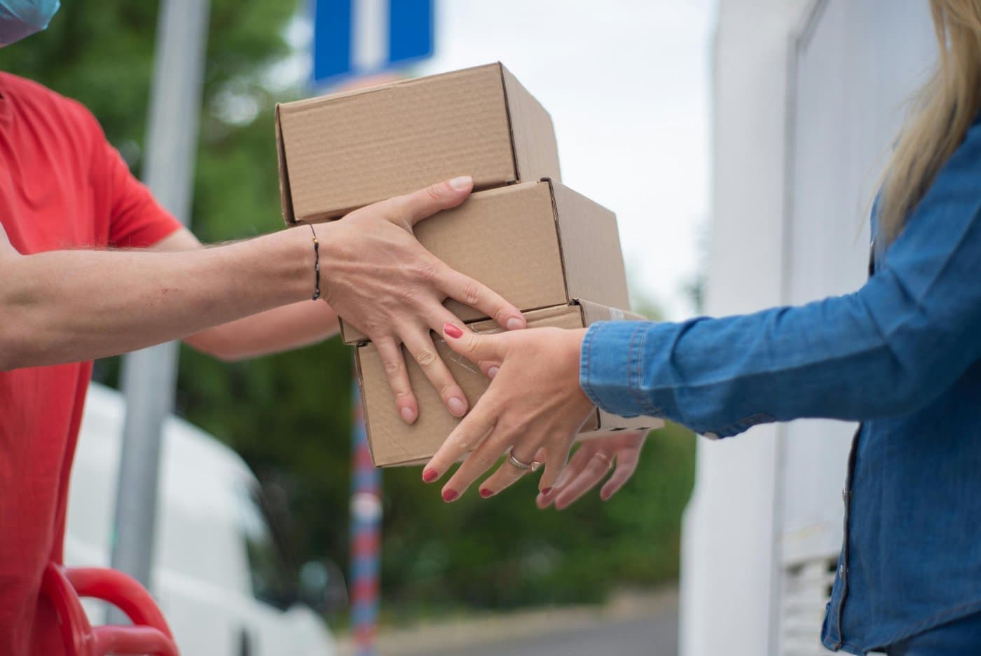 Choosing the Right Courier Partner in UAE: A Comprehensive Guide